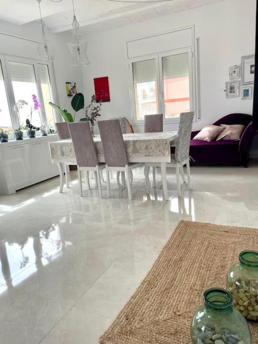 Cute And Comfortable -c&c-hutt-010593 Tarragona