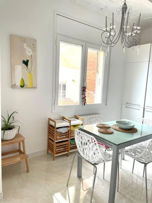 Cute And Comfortable -c&c-hutt-010593 * Tarragona